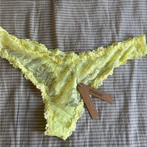 Brand New with tags Skims Stretch Lace Dipped Thong Lemonade